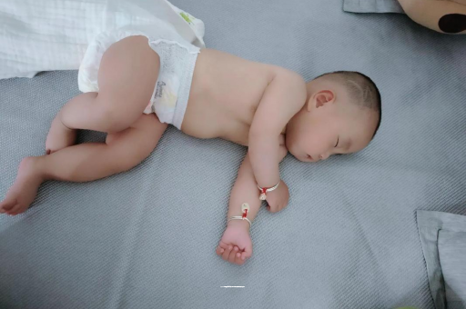 广州供卵代怀包生男孩宝宝流鼻涕过程